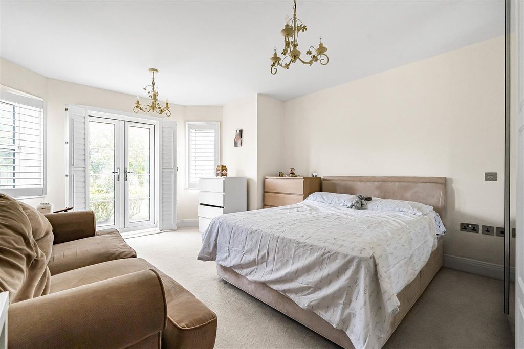 Additional image 8 of 2 bed flat for saleShoppenhangers Road, Maidenhead SL6