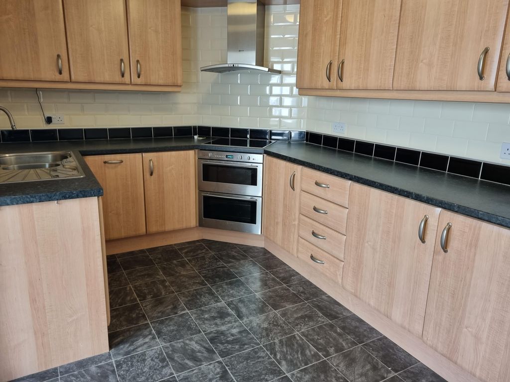 Property photo 2 of 10 Kitchen