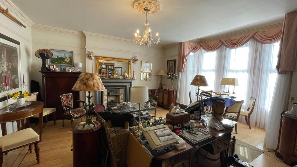 Property photo 3 of 14