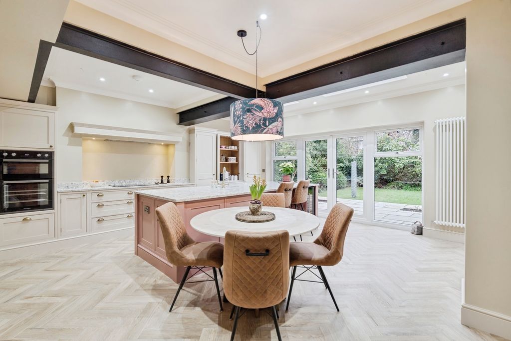 Property photo 3 of 32 Pbox-Img.Jpg