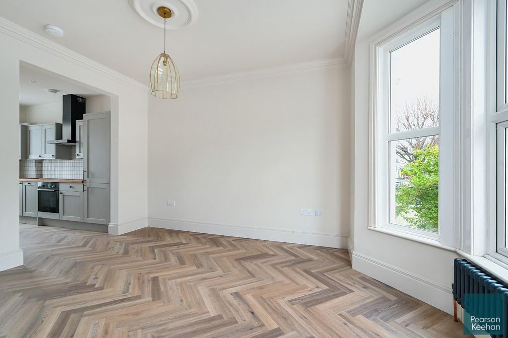 Property photo 1 of 10 Flt2, 80 Westbourne St. Bn3 (5).Jpg
