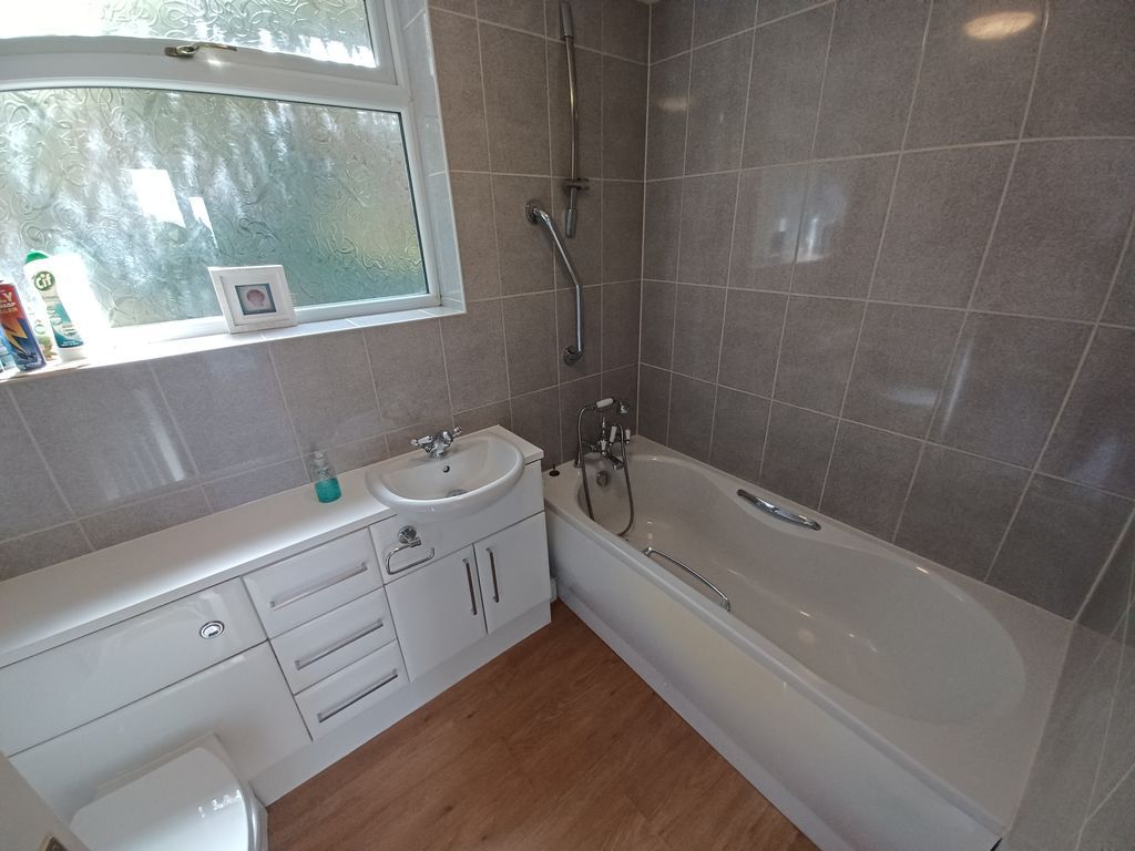 Property photo 2 of 14 Bathroom