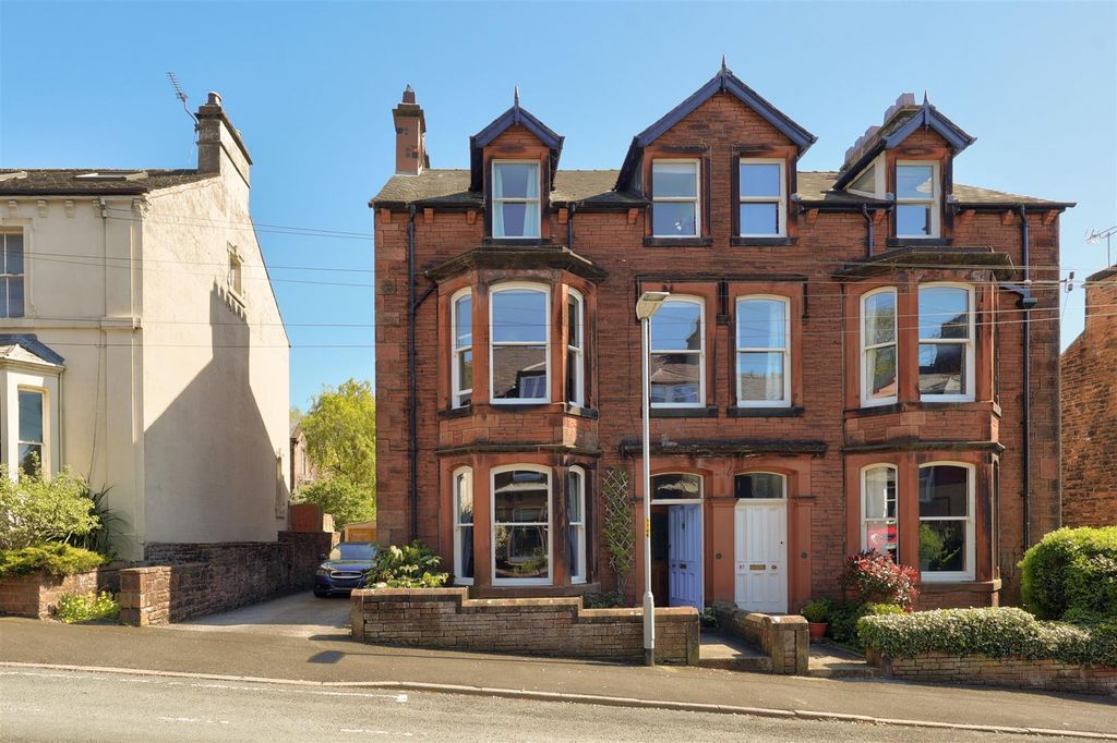Property photo 1 of 43 96 Lowther St_44.Jpg