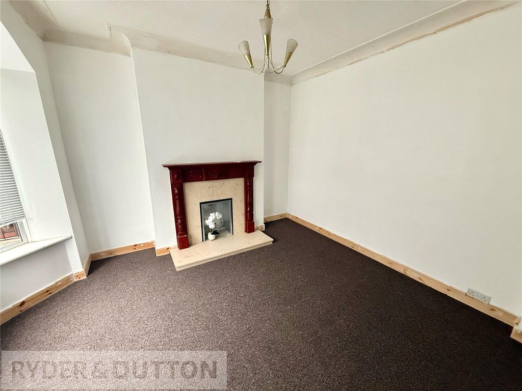 Property photo 2 of 19 Lounge