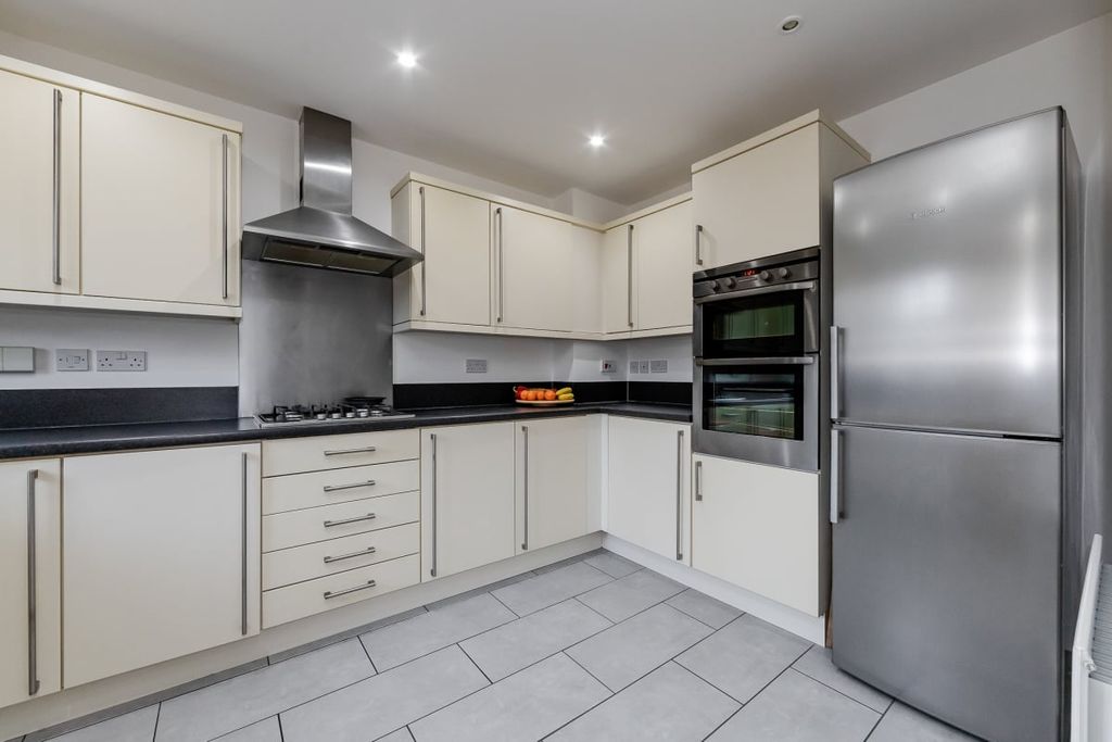 Property photo 3 of 26