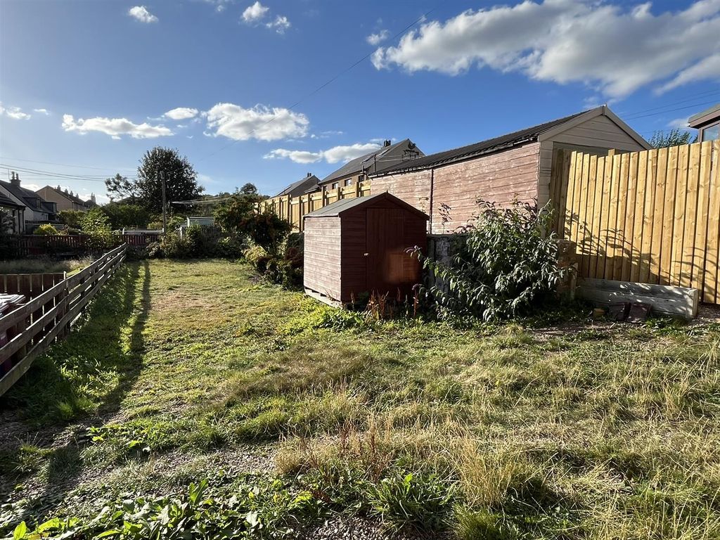 Property photo 2 of 17 Outside