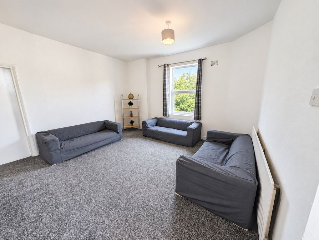 Property photo 2 of 6 Picture No. 36