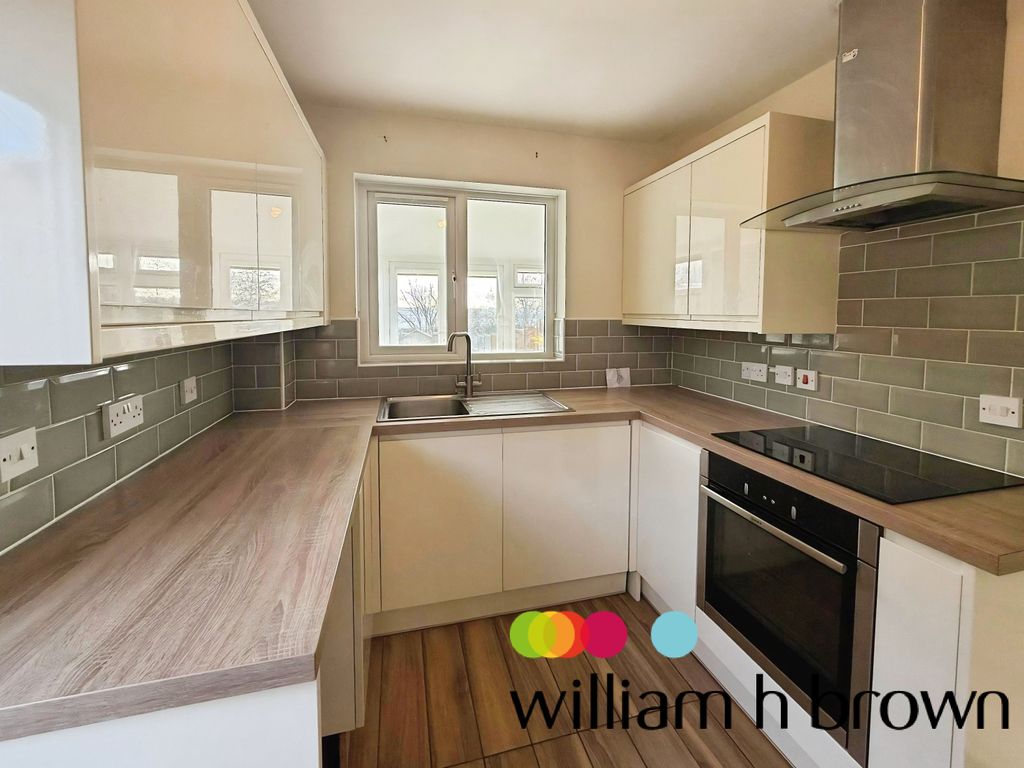 Property photo 2 of 9 Kitchen