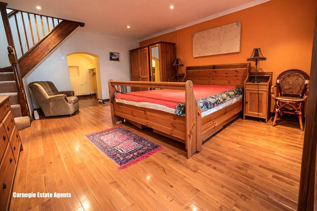 Property photo 2 of 9 Bedroom 1