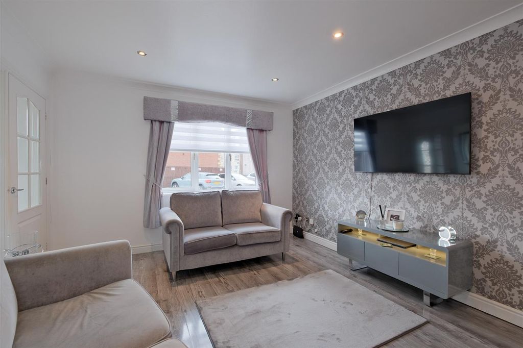 Property photo 2 of 25 Lounge