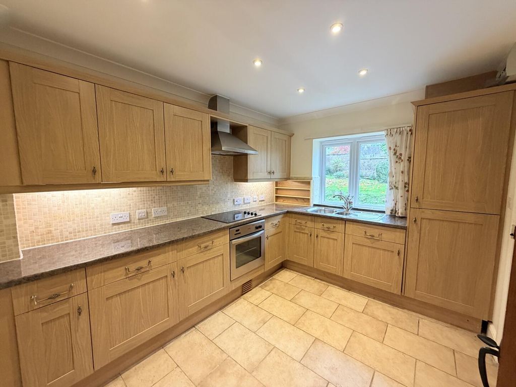 Property photo 2 of 10 Kitchen