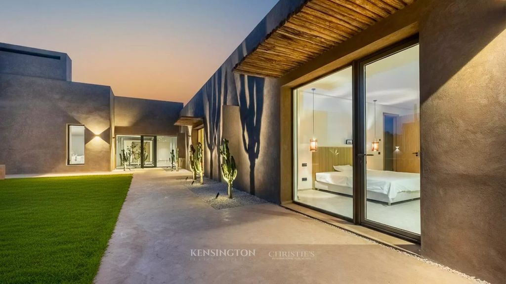 Property photo 3 of 44