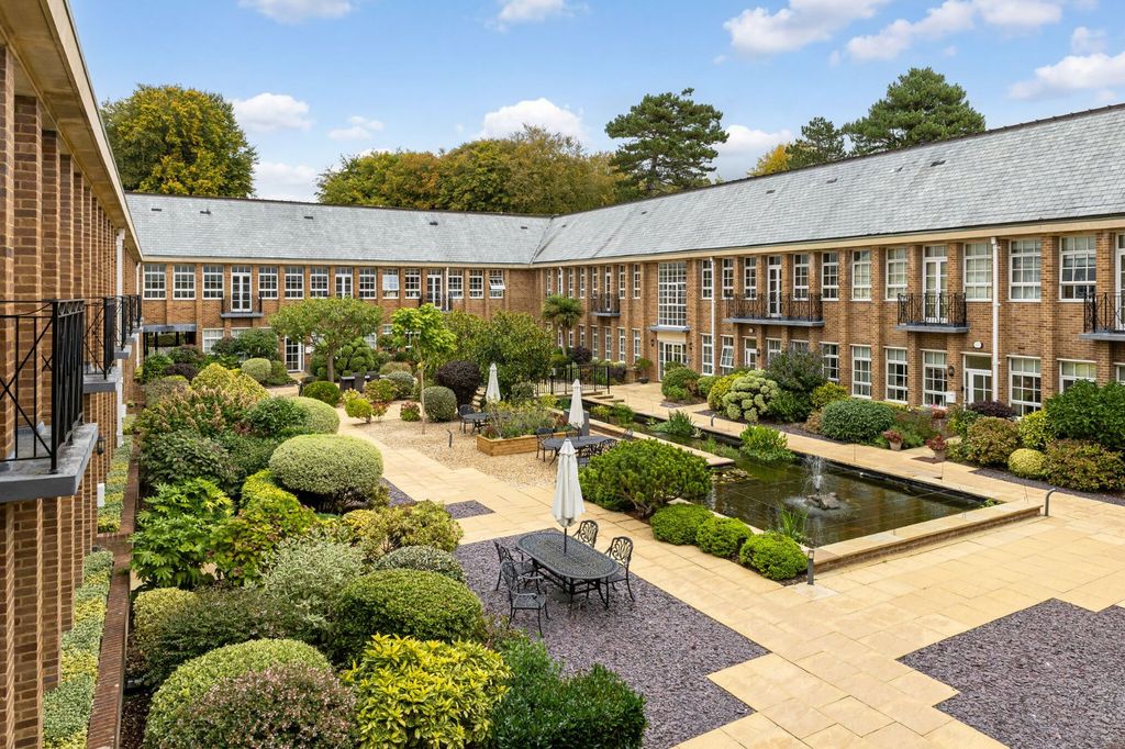 Property photo 1 of 11 Water Gardens