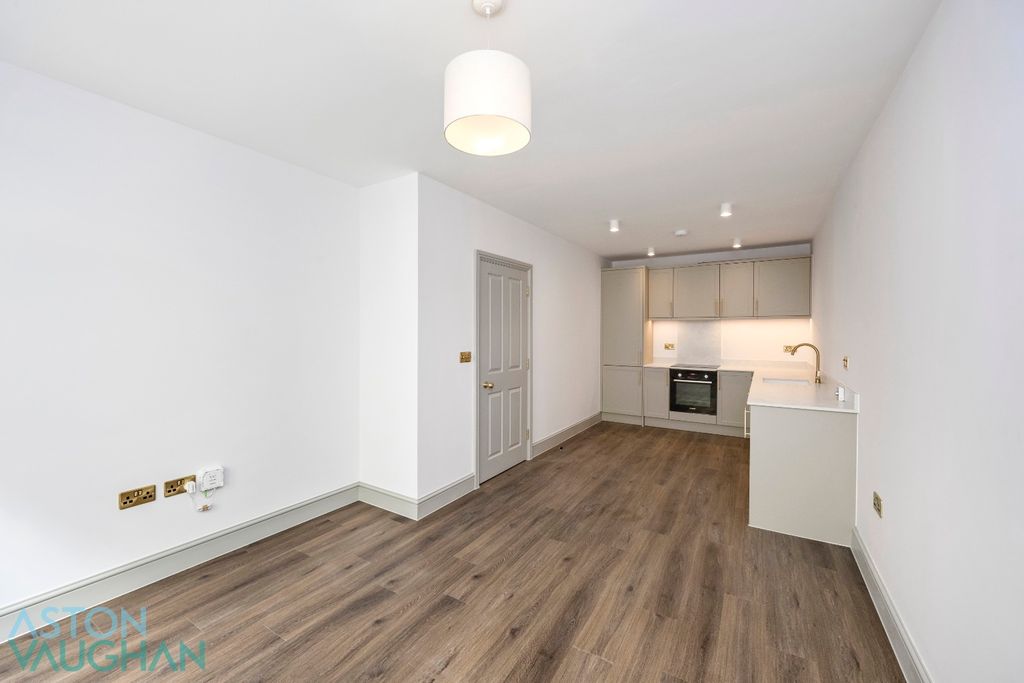 Property photo 2 of 17 5676111