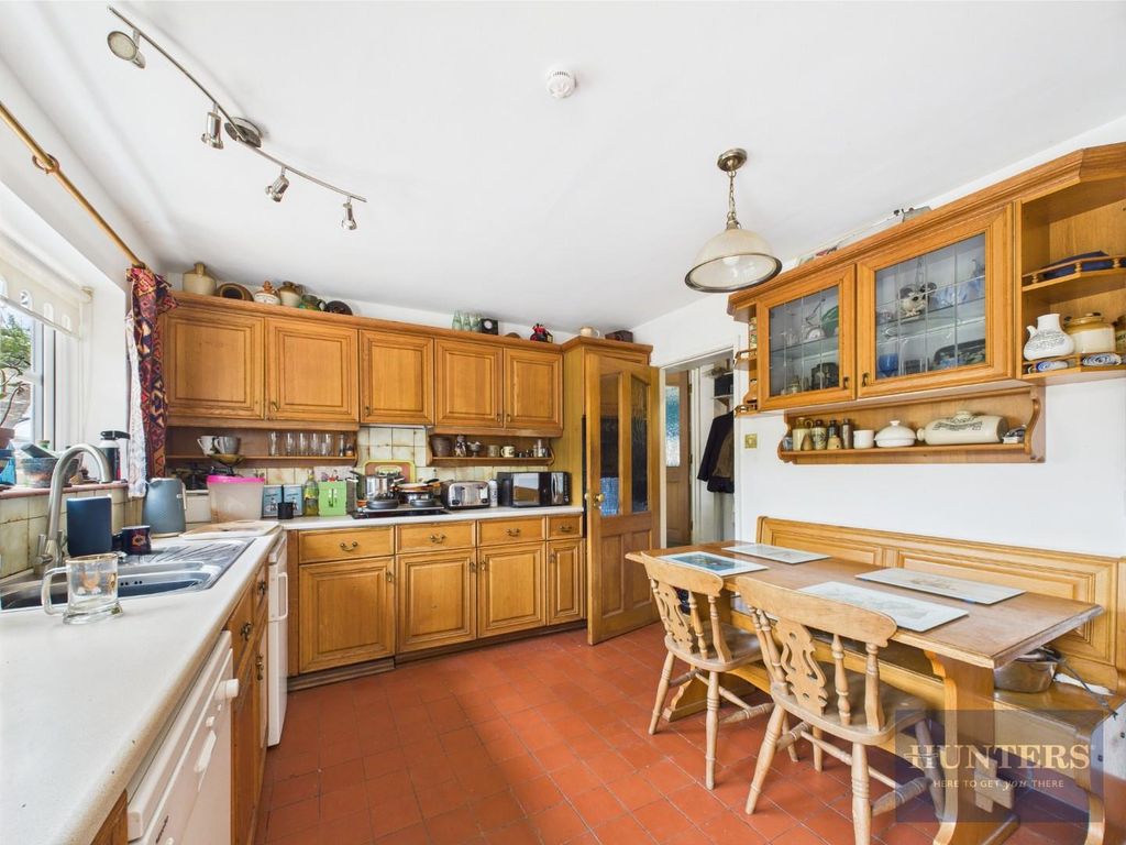 Property photo 3 of 27 Kitchen