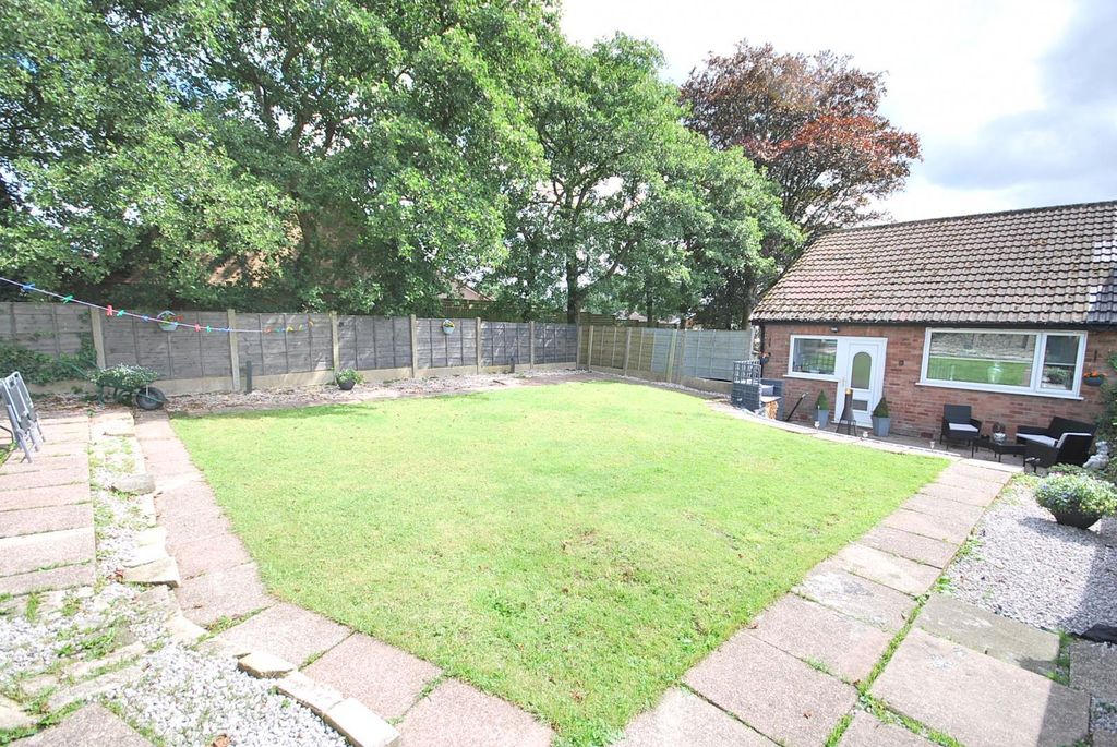 Property photo 3 of 25 Beehive Green, Westhoughton, Bl5 3Hs