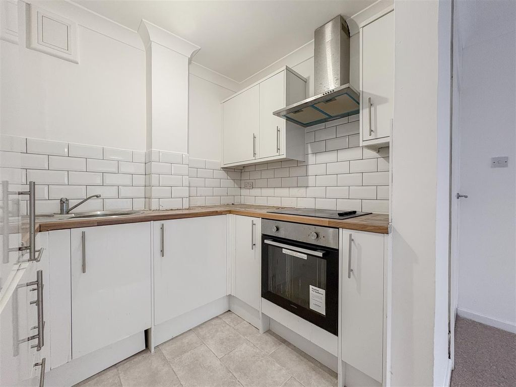 Property photo 2 of 14 Kitchen