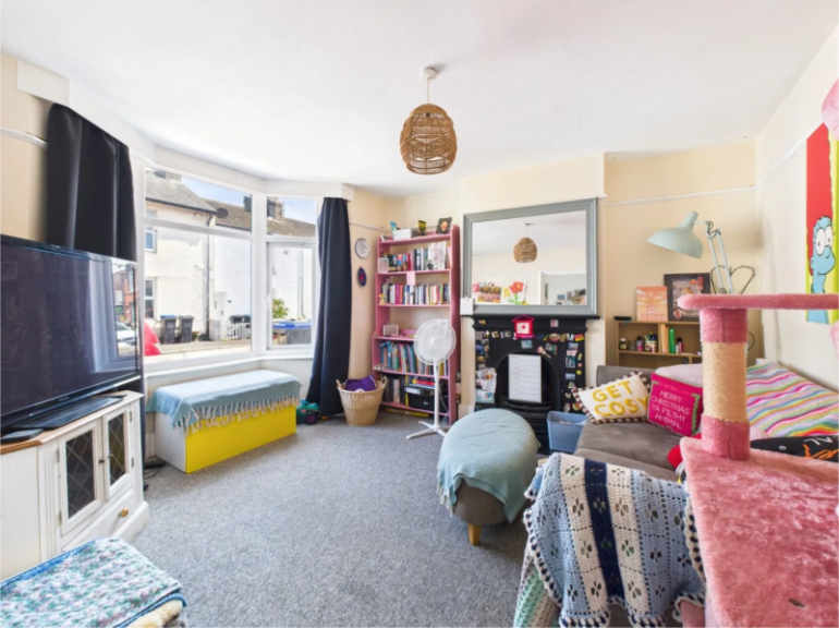 Property photo 3 of 9 3