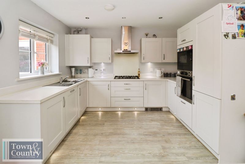 Property photo 3 of 27 Lambourne