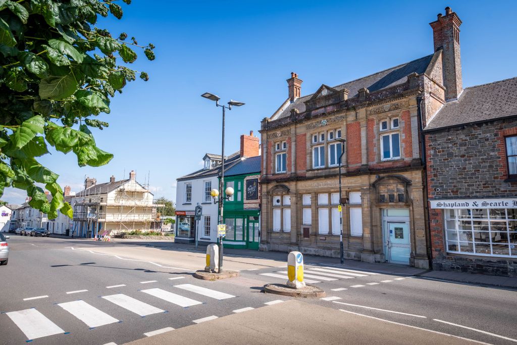 Property photo 1 of 5