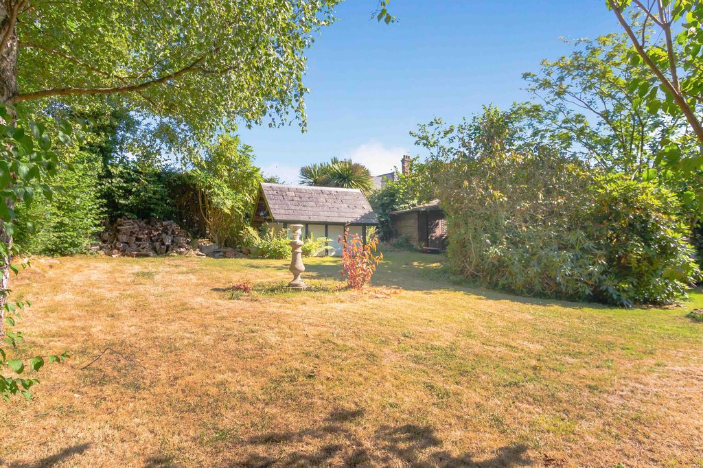 Property photo 2 of 28