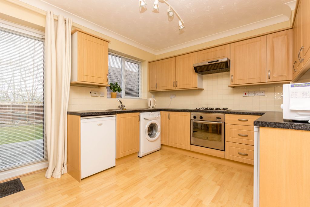 Property photo 2 of 10 Kitchen