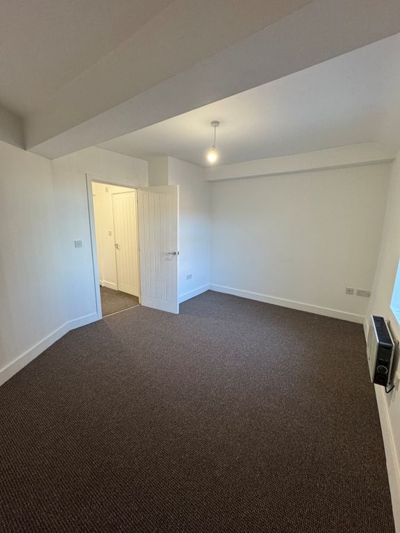 Property photo 3 of 11 1