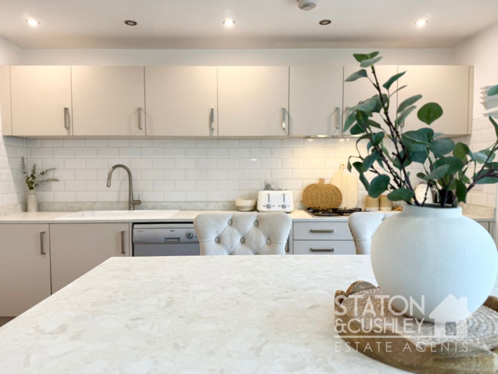 Property photo 2 of 31