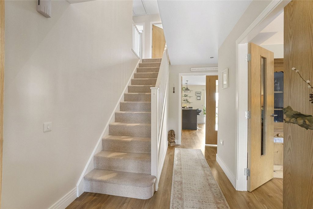 Property photo 2 of 29 Friarsfield Avenue