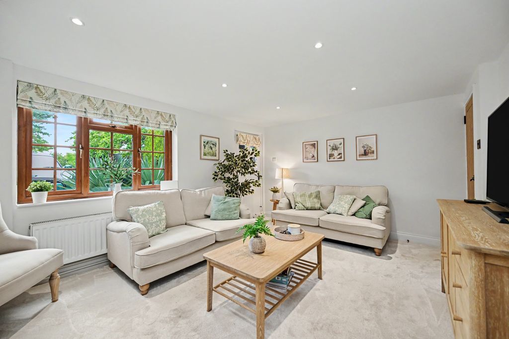 Property photo 3 of 32