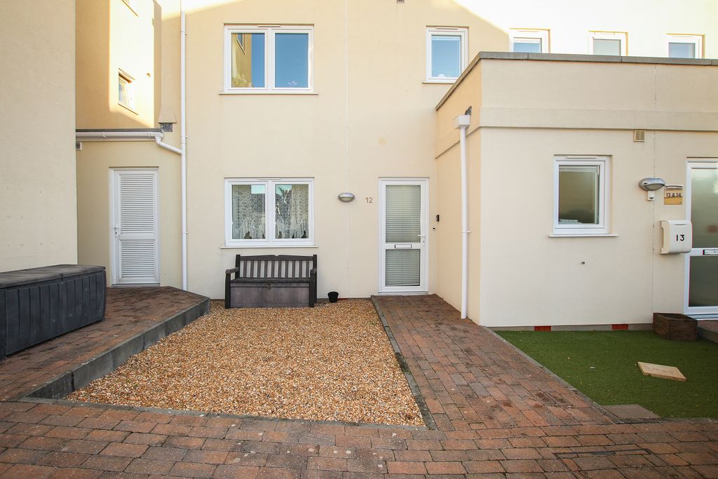 Property photo 2 of 12 Photo 1