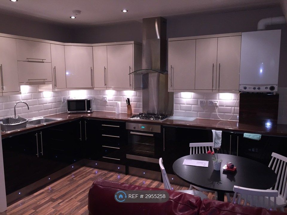 Property photo 1 of 4 Kitchen (Open Plan)