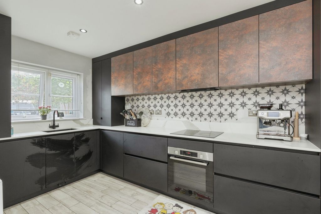 Property photo 3 of 18 Pbox-Img.Jpg