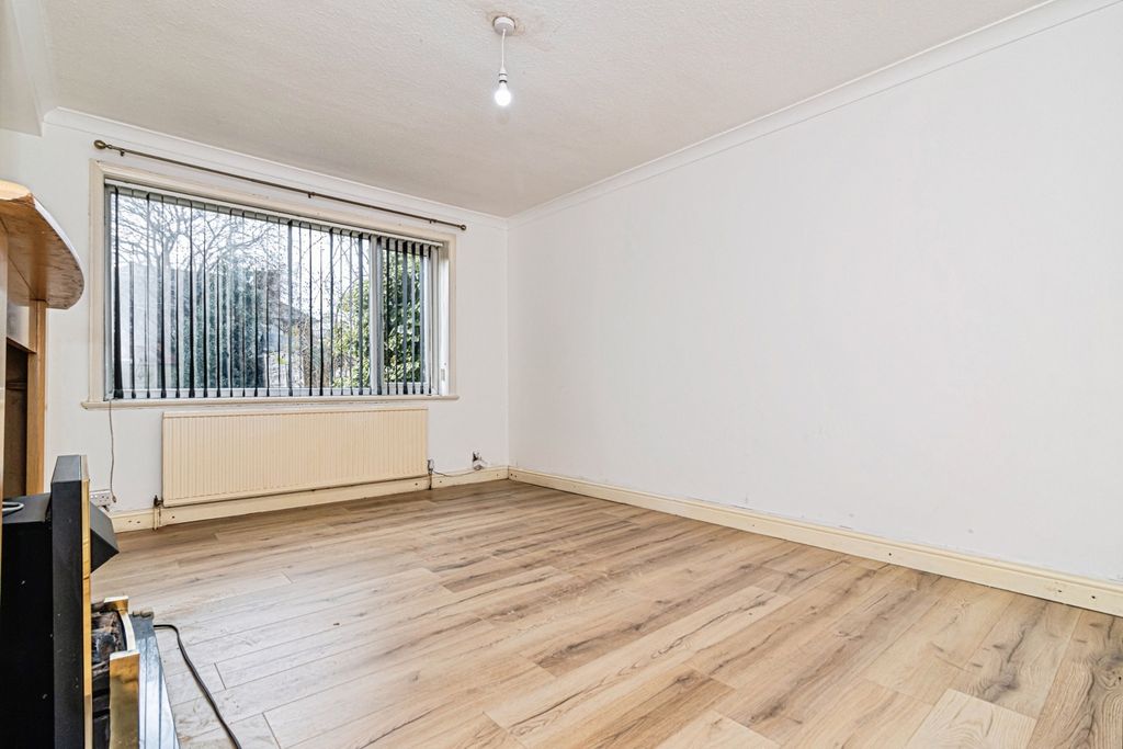 Property photo 3 of 12 Photo