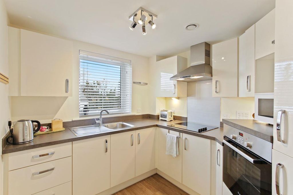 Property photo 2 of 10 6F18F454-6B72-4cc7-A4E3-Cbf7d84A633Clemcs - 33 Aus