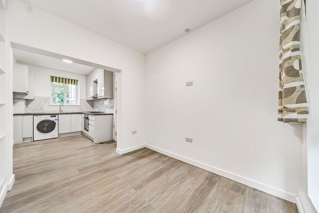 Property photo 2 of 16 Picture No. 08