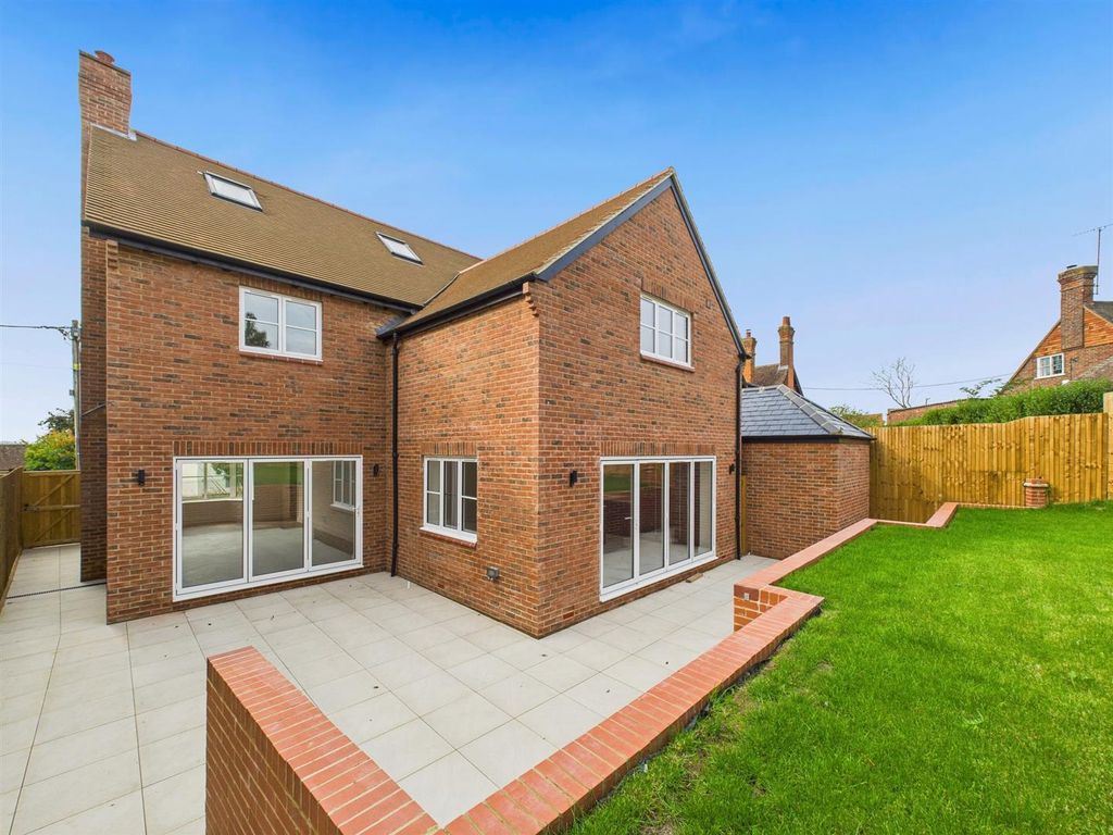 Property photo 2 of 22 Cam04907G0-Pr0340-Still035.Jpg