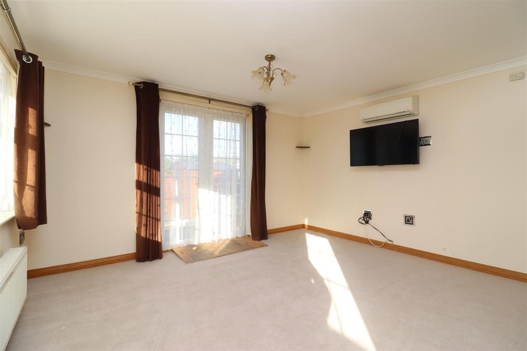 Property photo 3 of 14 Living Room