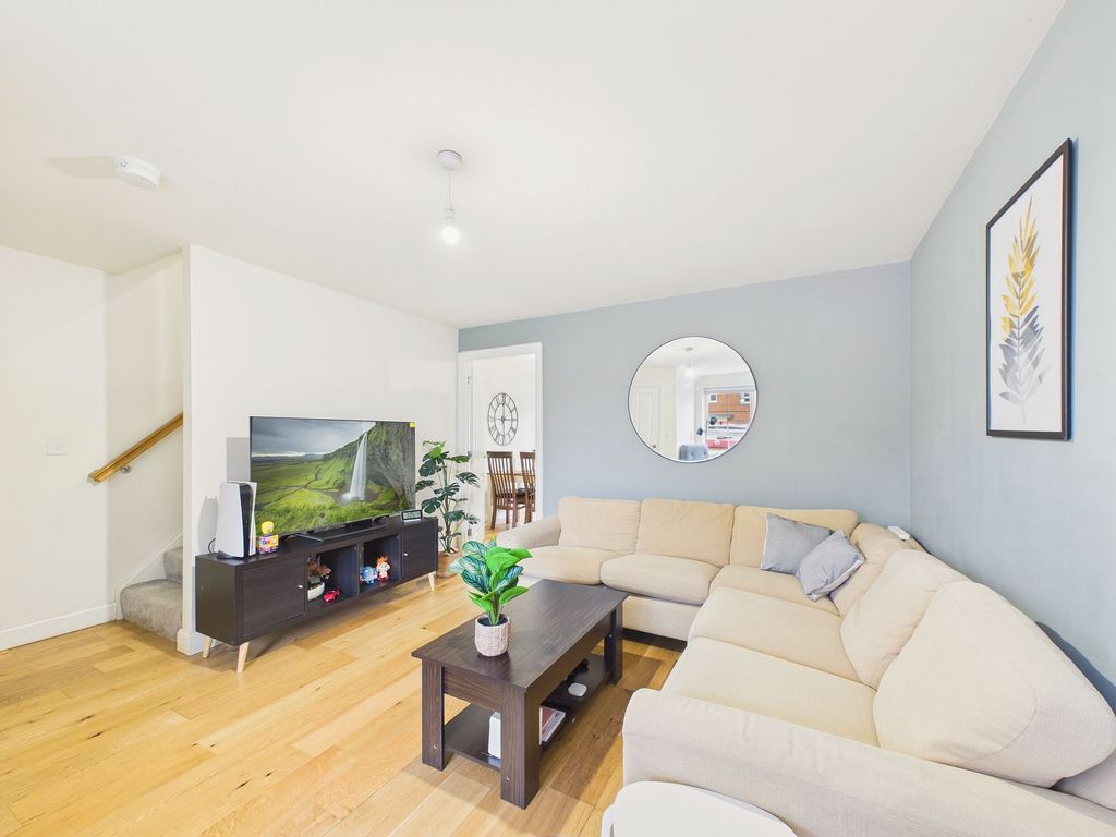 Property photo 3 of 12 Lounge