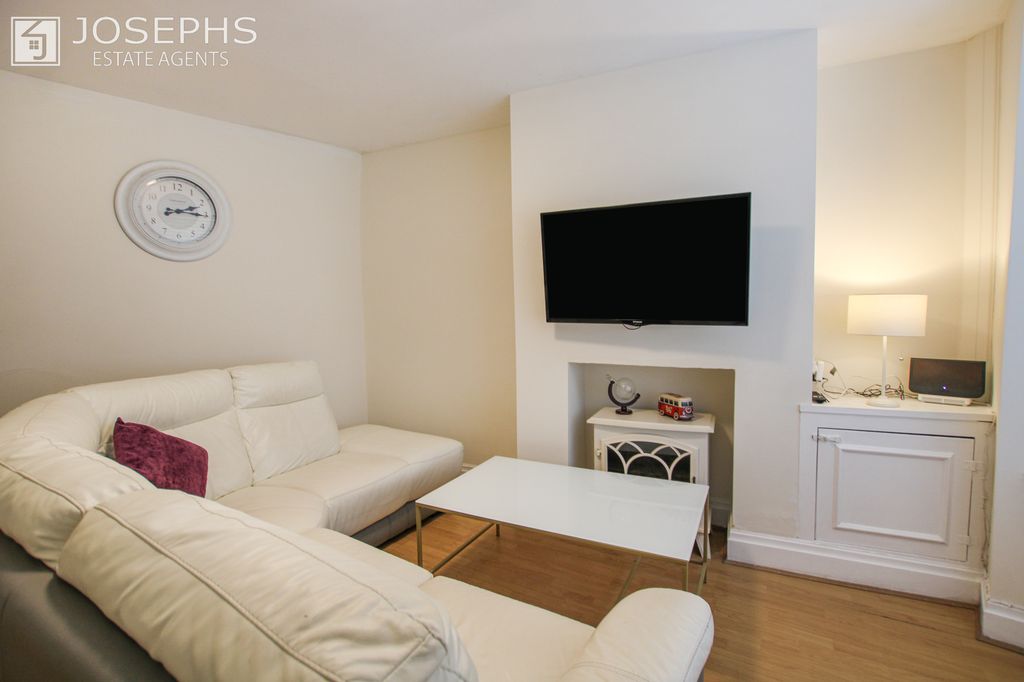 Property photo 2 of 14