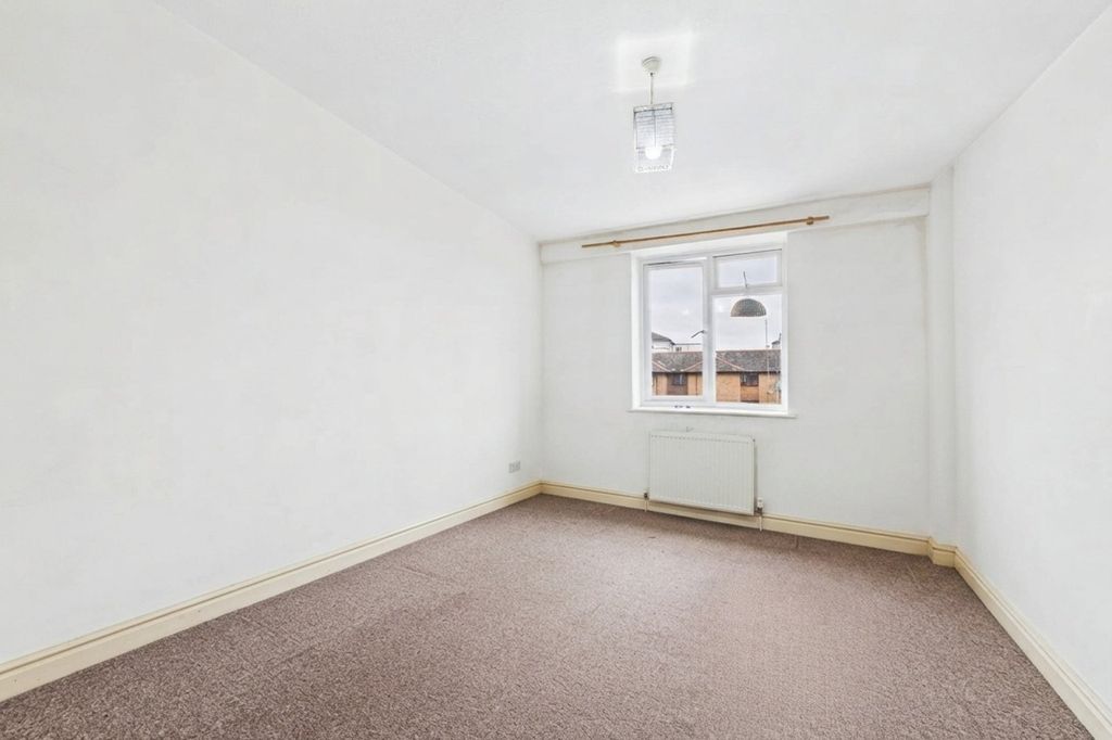 Property photo 3 of 6 Picture No. 12
