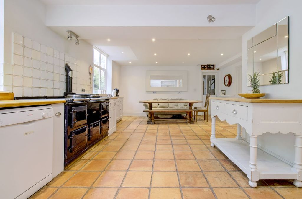 Property photo 3 of 70
