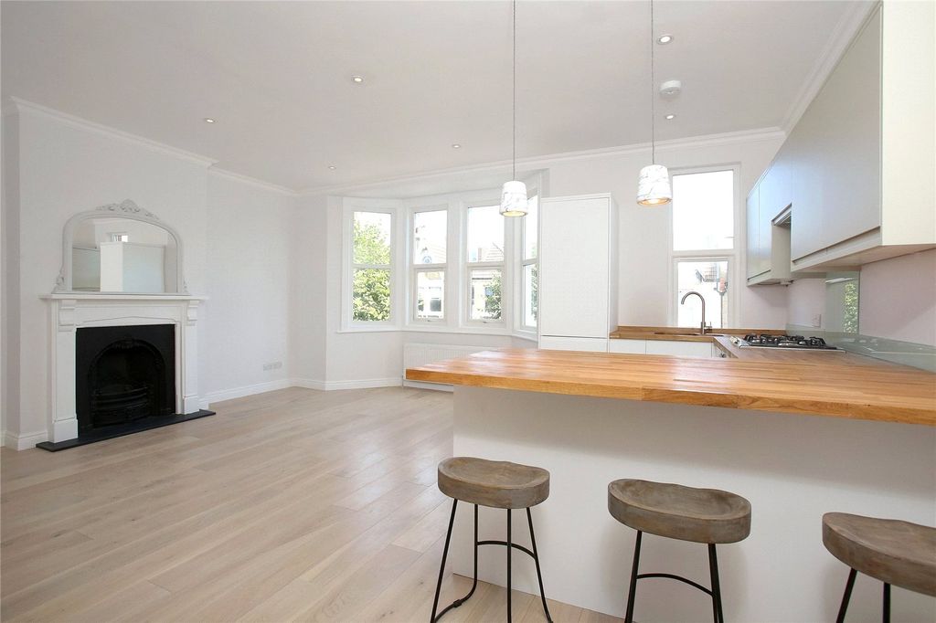 Property photo 3 of 13 Picture No. 24
