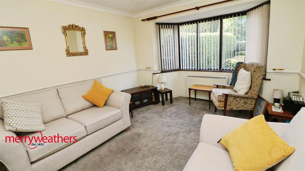 Property photo 2 of 15 Lounge