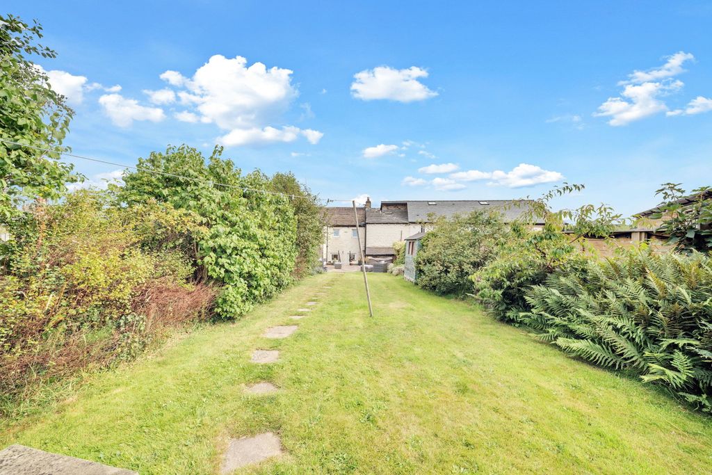 Property photo 2 of 25