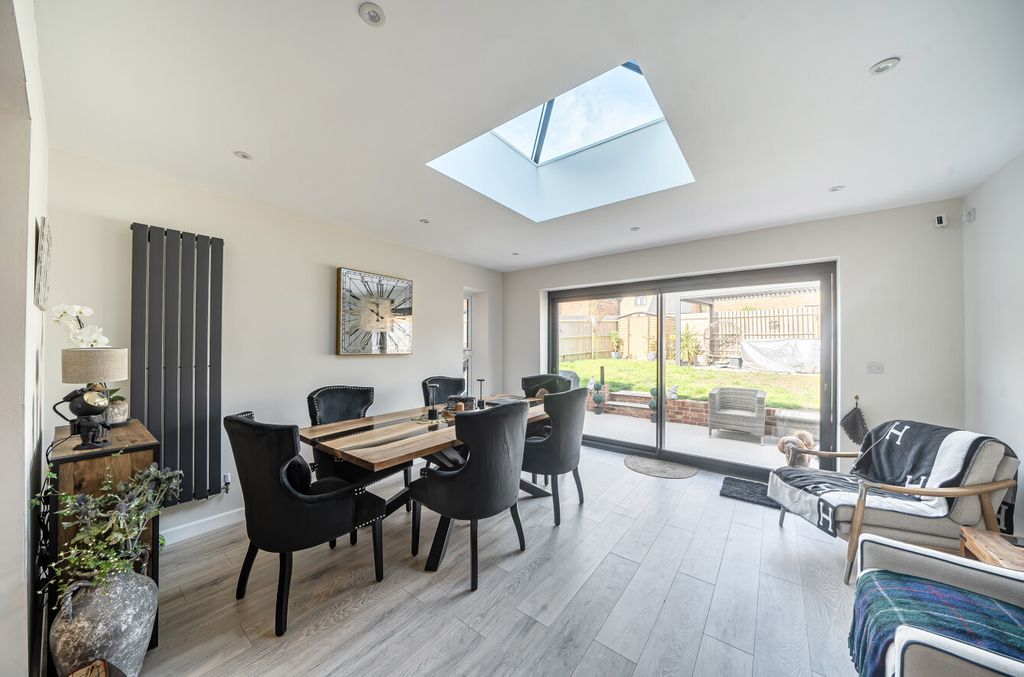 Property photo 2 of 12 1454434-12-69F47d...