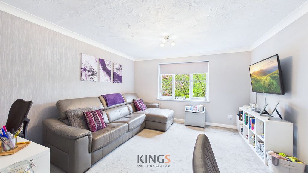 Property photo 2 of 11 Living Room