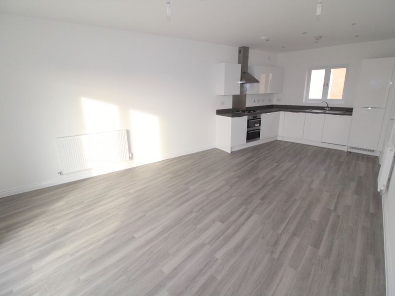 Property photo 3 of 7 Photo 6