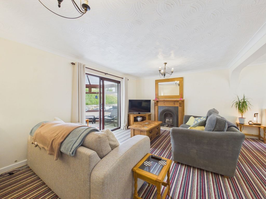 Property photo 2 of 32
