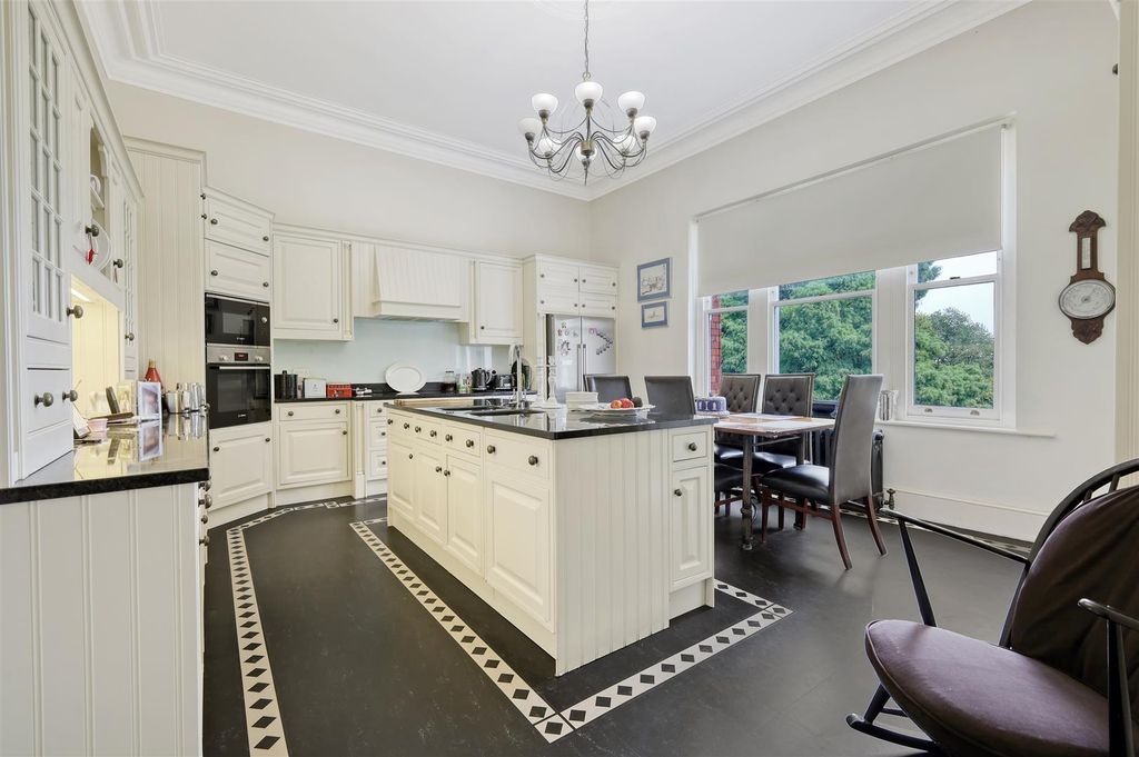 Property photo 2 of 36 2